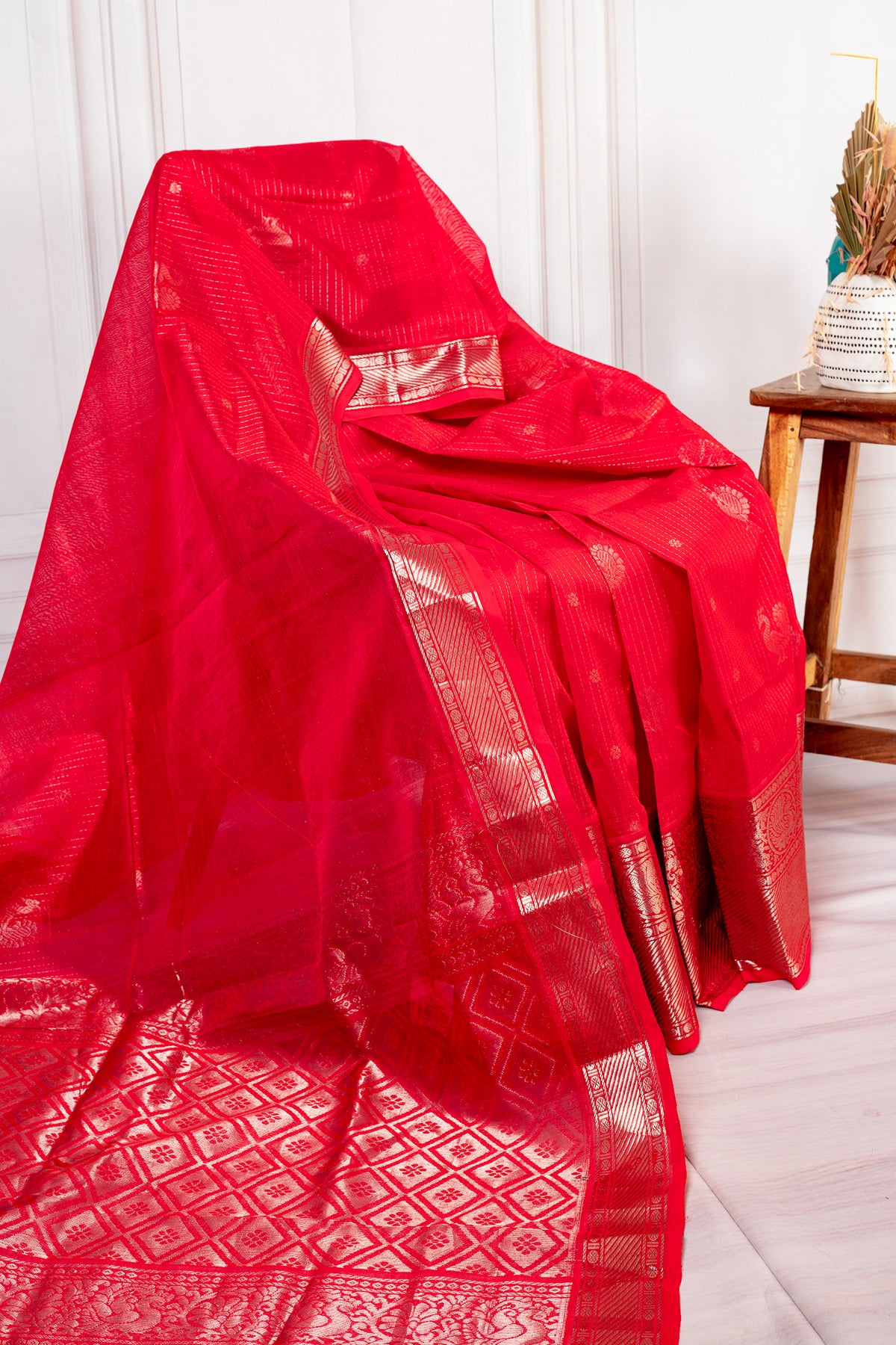 Radiant Crimson Silk Cotton Saree with Elegant Zari Weave