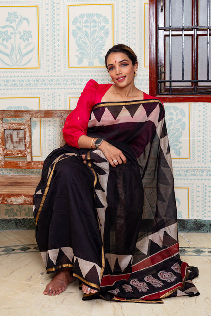 Black With Geometric & Paisley Motifs Maheswari Silk Saree