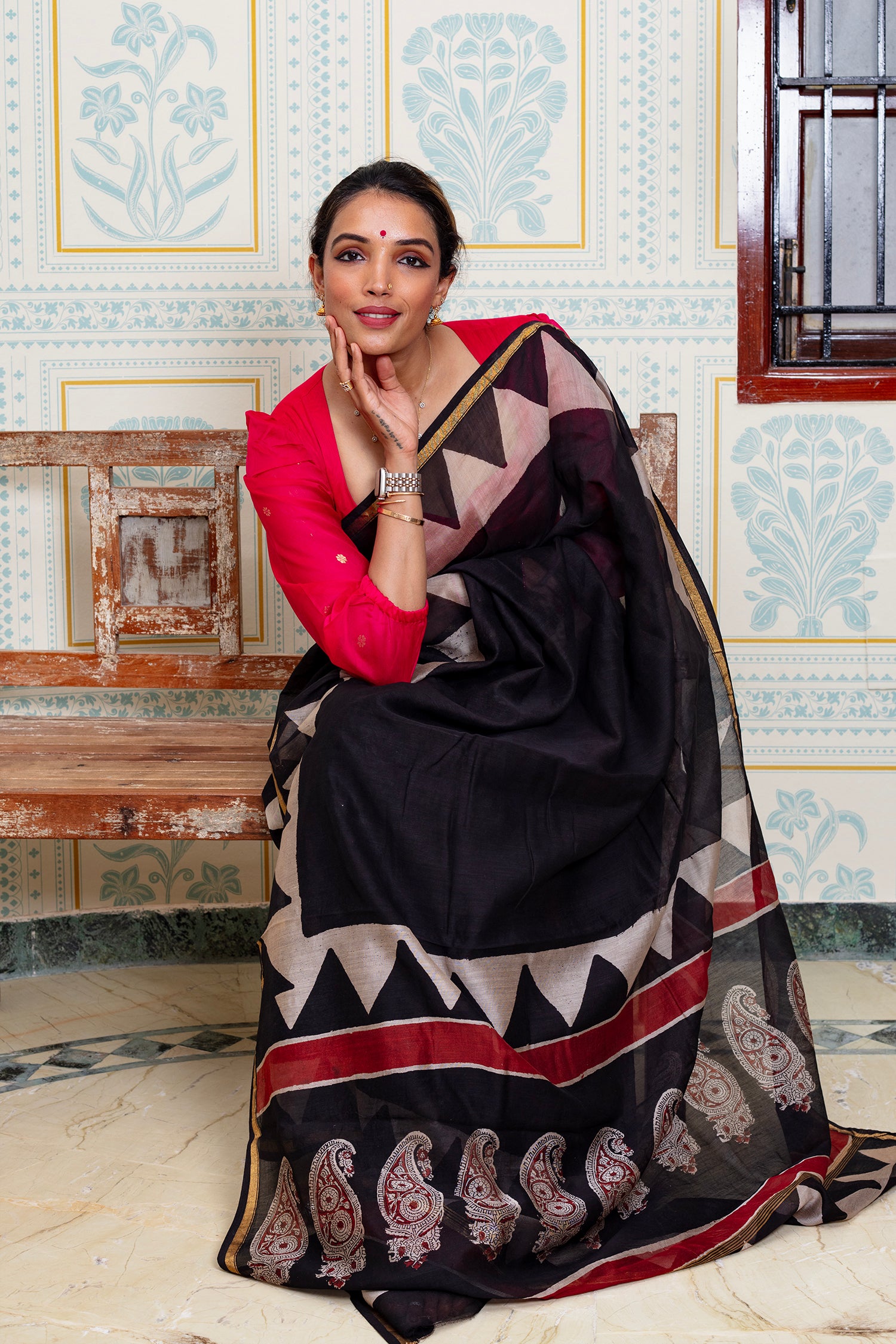 Black With Geometric & Paisley Motifs Maheswari Silk Saree