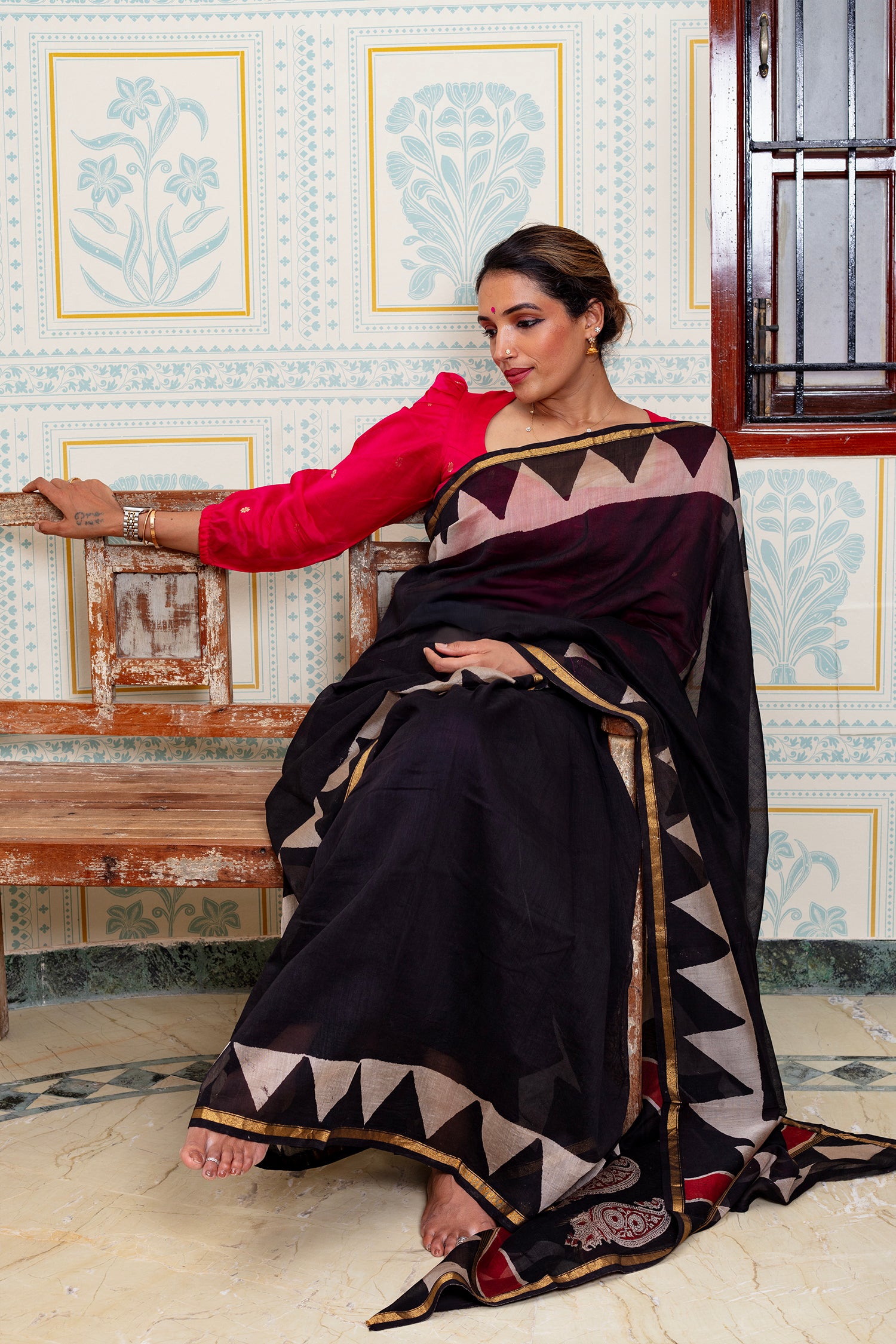 Black With Geometric & Paisley Motifs Maheswari Silk Saree