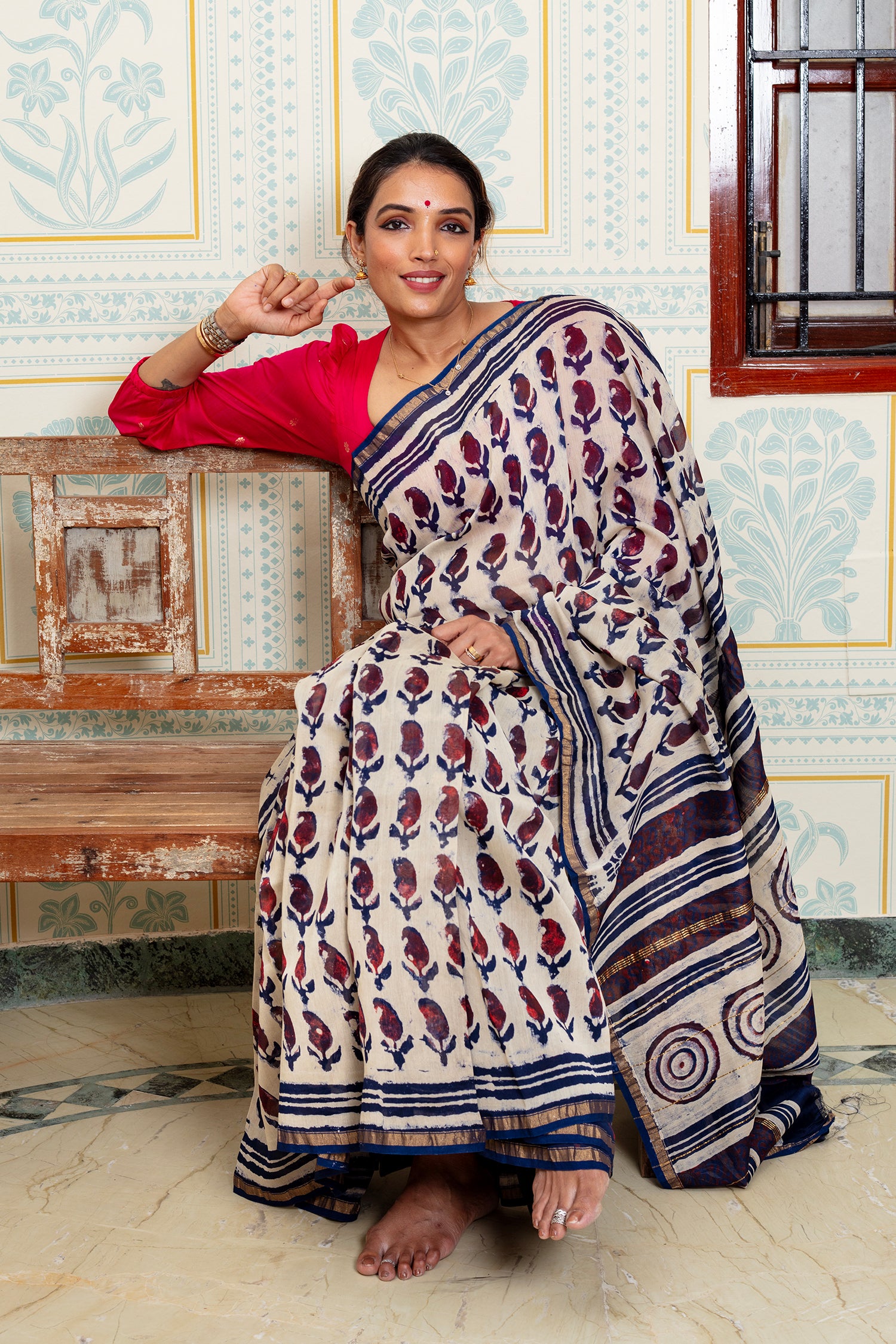 Cream And Indigo Maheswari Silk Saree With Traditional Leaf Motif