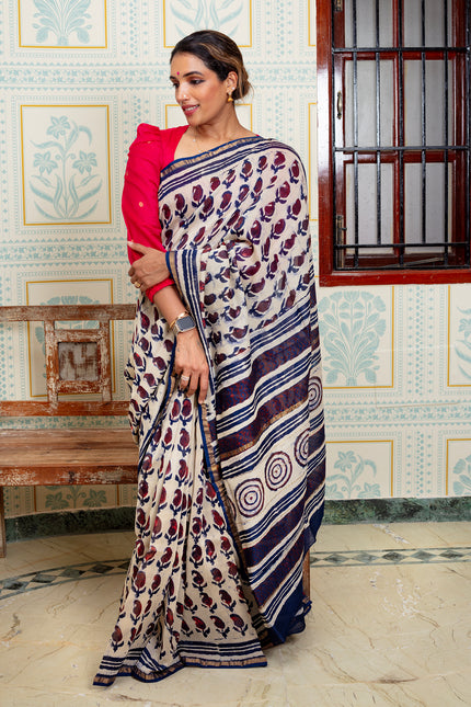 Cream And Indigo Maheswari Silk Saree With Traditional Leaf Motif