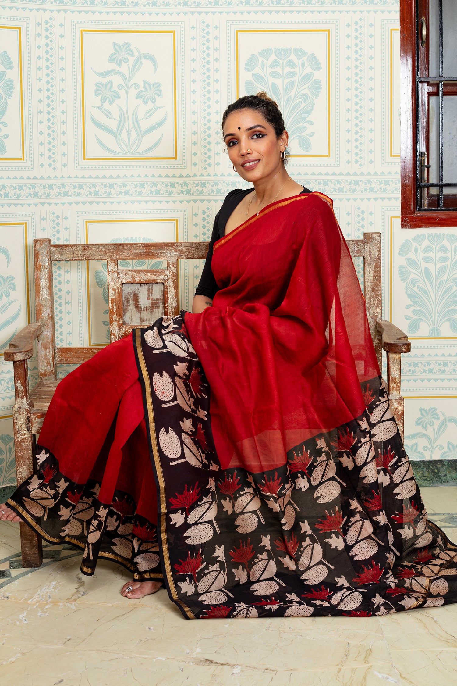 Elegant Red and Black Maheswari Silk Saree