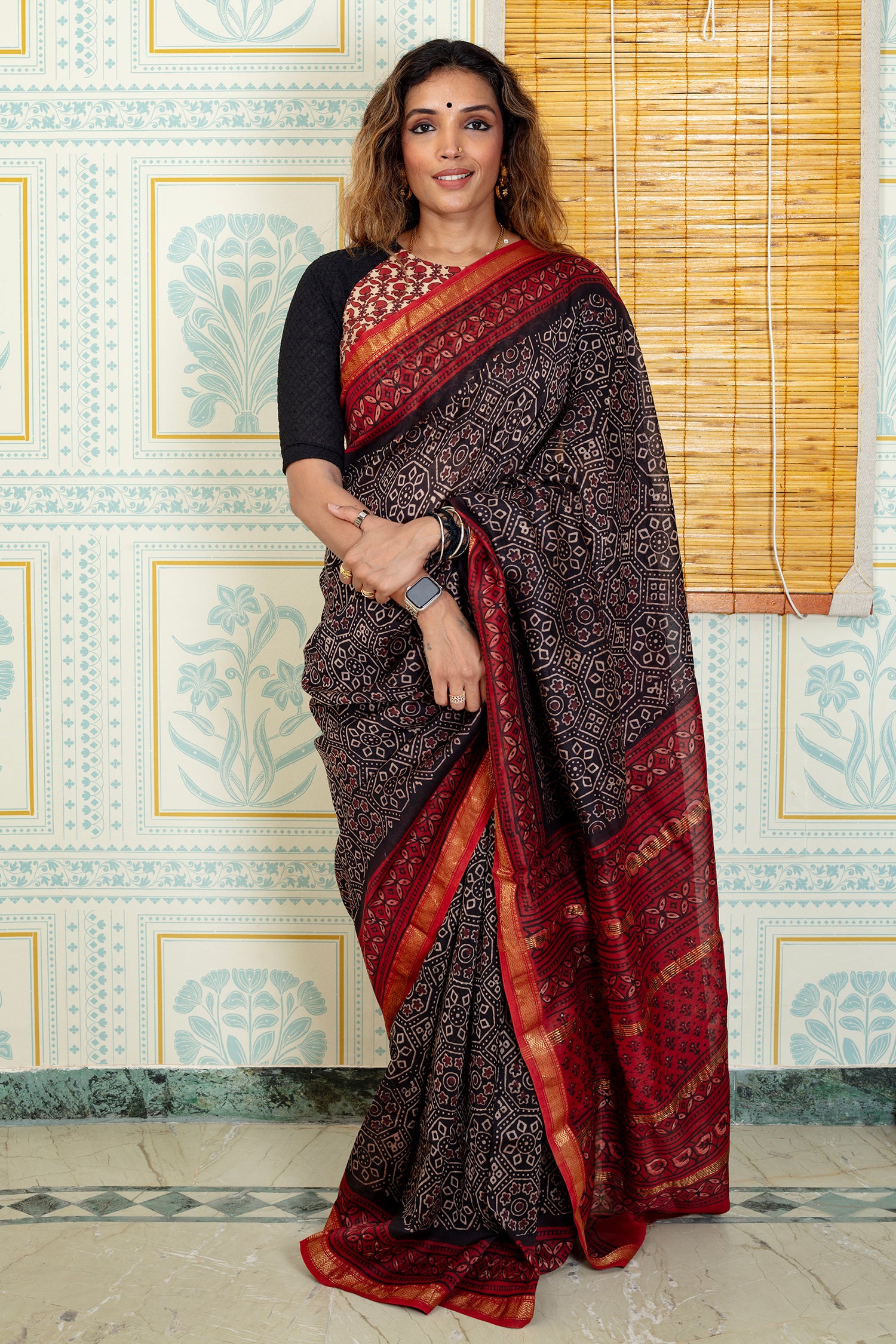 Elegant Deep Black And Maroon Maheswari Silk Saree
